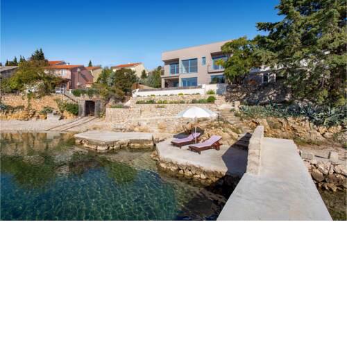 Stunning home in Lukovo Sugarje with 4 Bedrooms