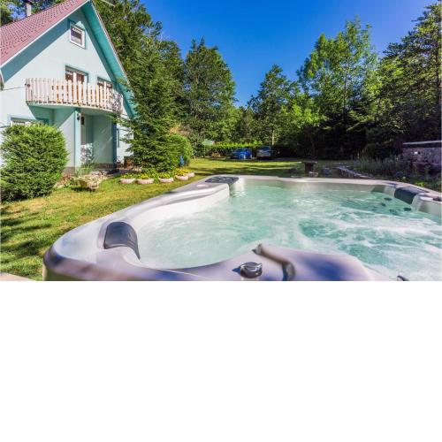 Stunning home in Lukovo with Jacuzzi, WiFi and 3 Bedrooms