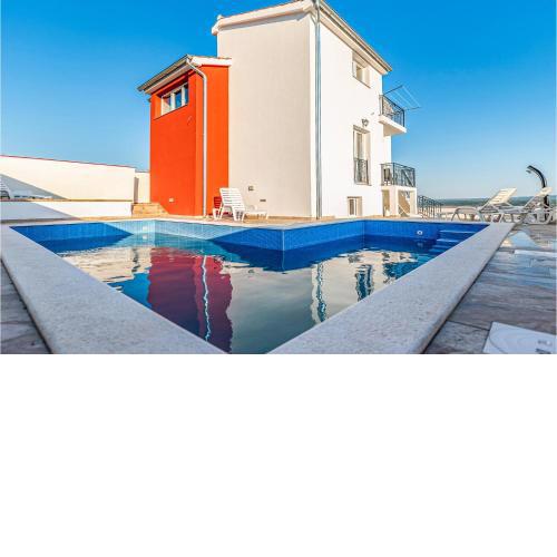 Stunning home in Maslenica with Outdoor swimming pool, WiFi and 3 Bedrooms