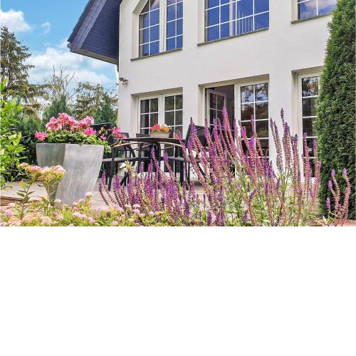 Stunning home in Oberkrämer OT Bötzow with WiFi and 4 Bedrooms