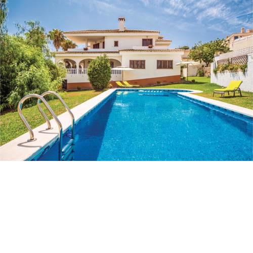 Stunning home in Oropesa del Mar w/ WiFi, Outdoor swimming pool and 4 Bedrooms