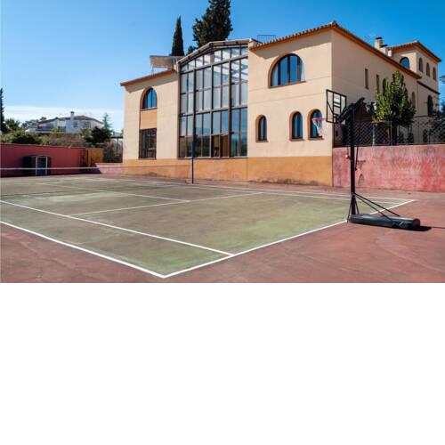 Stunning home in Otura with Outdoor swimming pool, WiFi and 9 Bedrooms