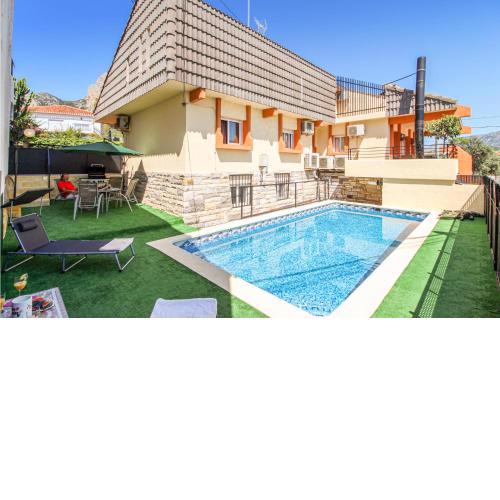 Stunning home in P,de la Marina Licante with Outdoor swimming pool, WiFi and 2 Bedrooms