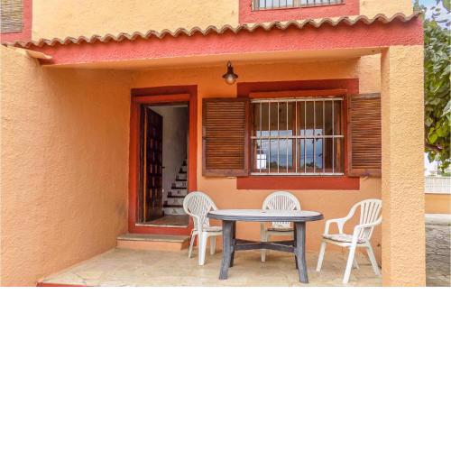Stunning home in Peñíscola with 3 Bedrooms