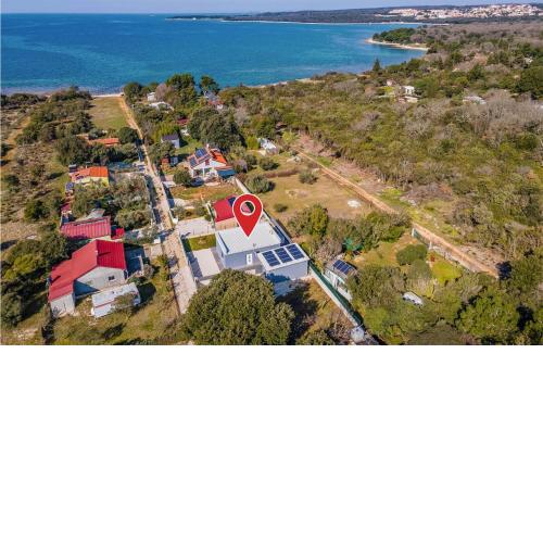 Stunning home in Peroj with WiFi and 2 Bedrooms