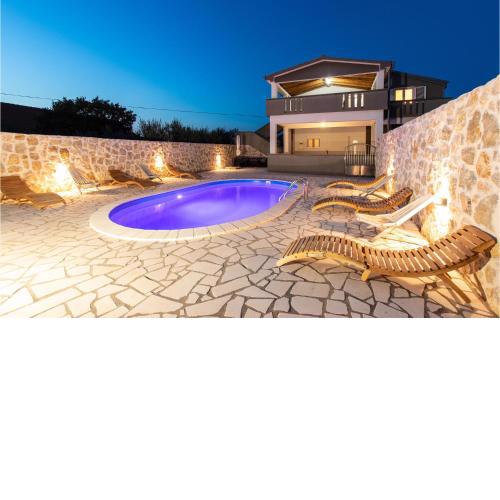 Stunning Home In Podlug With Outdoor Swimming Pool And 5 Bedrooms