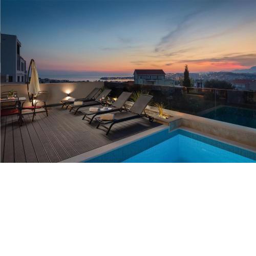 Stunning Home In Podstrana With Outdoor Swimming Pool, Wifi And 4 Bedrooms