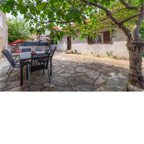 Stunning Home In Pridraga With Wifi And 2 Bedrooms