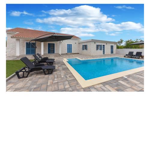 Stunning home in Privlaka w/ Outdoor swimming pool and 3 Bedrooms