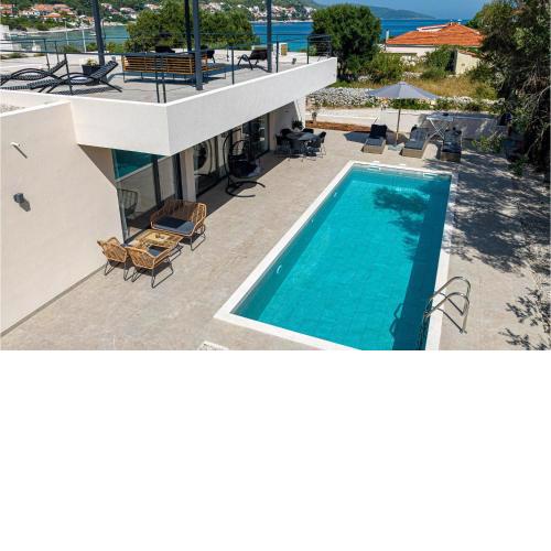 Stunning home in Prizba with Outdoor swimming pool, WiFi and 3 Bedrooms