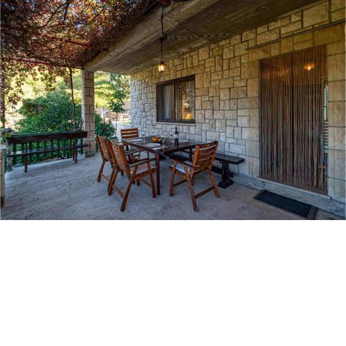 Stunning home in Pupnat with 2 Bedrooms and WiFi