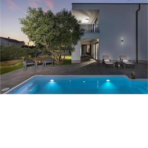 Stunning Home In Rab With Outdoor Swimming Pool And 4 Bedrooms