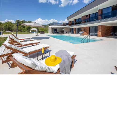 Stunning Home In Radosic With Outdoor Swimming Pool, Jacuzzi And Wifi