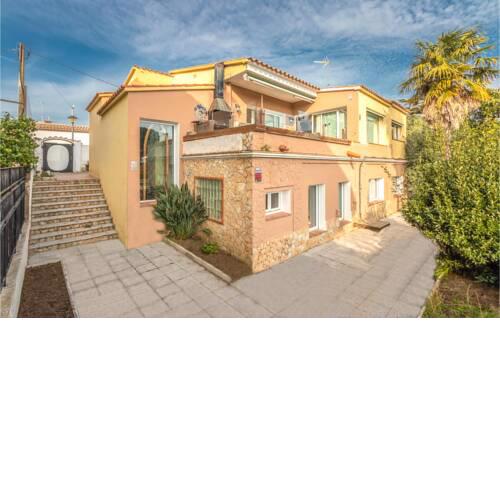Stunning home in Sant Antoni Calonge w/ WiFi and 5 Bedrooms