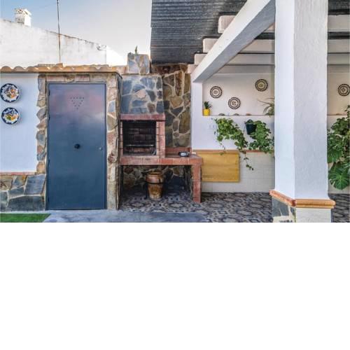 Stunning home in Setfilla/Lora del Rio w/ Outdoor swimming pool, Outdoor swimming pool and 4 Bedrooms