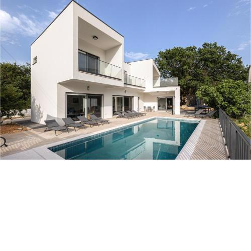 Stunning Home In Slime With Outdoor Swimming Pool, 5 Bedrooms And Wifi