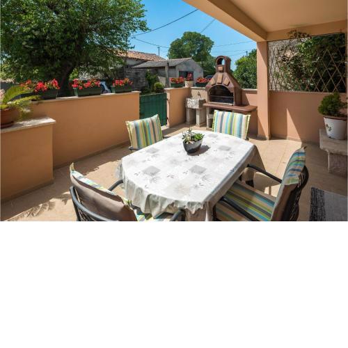 Stunning Home In Sosici With Wifi And 2 Bedrooms 2