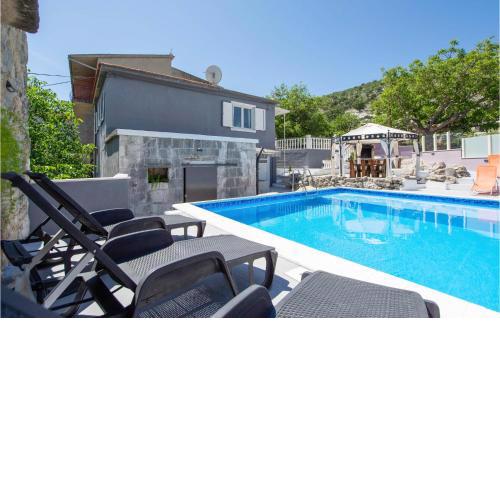 Stunning Home In Srinjine With 3 Bedrooms, Jacuzzi And Outdoor Swimming Pool
