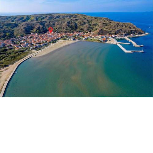 Stunning home in Susak with 2 Bedrooms
