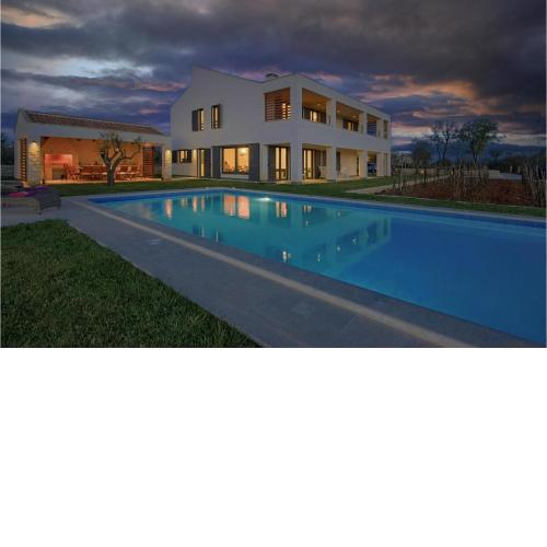 Stunning Home In Svetvincenat With Outdoor Swimming Pool, Sauna And 4 Bedrooms