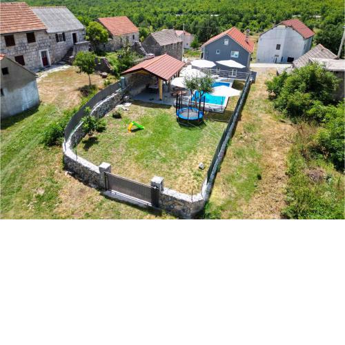Stunning Home In Tijarica With Outdoor Swimming Pool, Wifi And 3 Bedrooms