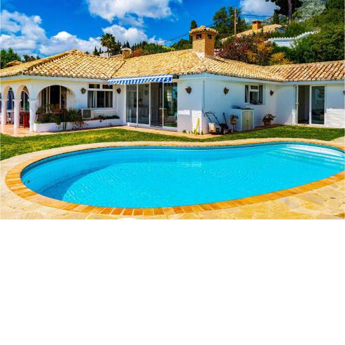 Stunning home in Urbanización La Capell with Outdoor swimming pool, Heated swimming pool and 5 Bedrooms