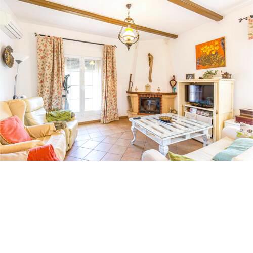 Stunning home in Utrera w/ Outdoor swimming pool, WiFi and 4 Bedrooms