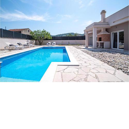 Stunning home in Vela Luka with Outdoor swimming pool, 5 Bedrooms and WiFi