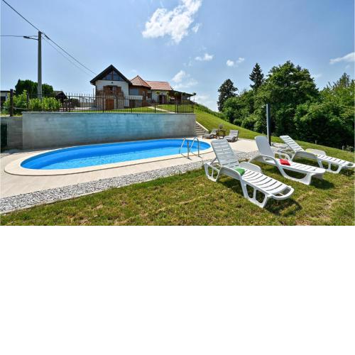 Stunning Home In Veliki Lovrecan With Outdoor Swimming Pool, Sauna And 4 Bedrooms