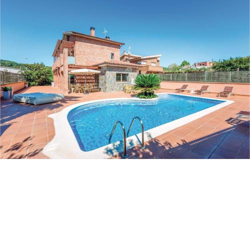 Stunning home in Viladecavalls with WiFi and 5 Bedrooms