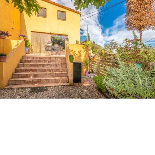 Stunning home in Vilademuls w/ 3 Bedrooms