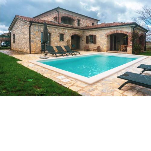 Stunning Home In Visnjan With Outdoor Swimming Pool And 4 Bedrooms