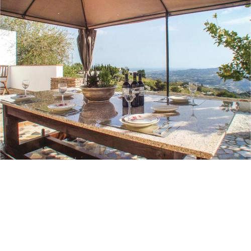 Stunning home in Vlez Mlaga with Outdoor swimming pool, Outdoor swimming pool and 3 Bedrooms