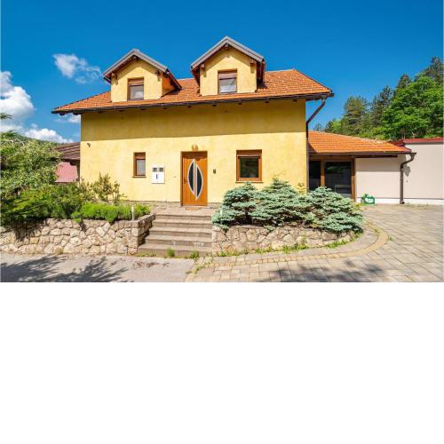 Stunning Home In Vrata With Wifi And 3 Bedrooms
