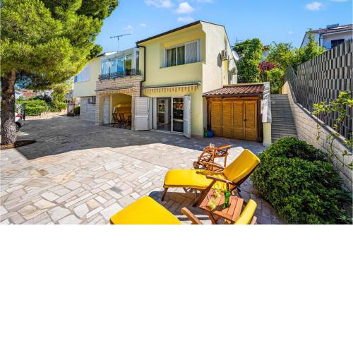 Stunning Home In Zaboric With Wifi And 4 Bedrooms