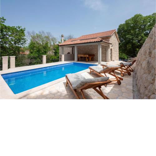 Stunning Home In Zmijavci With Outdoor Swimming Pool, Wifi And 3 Bedrooms