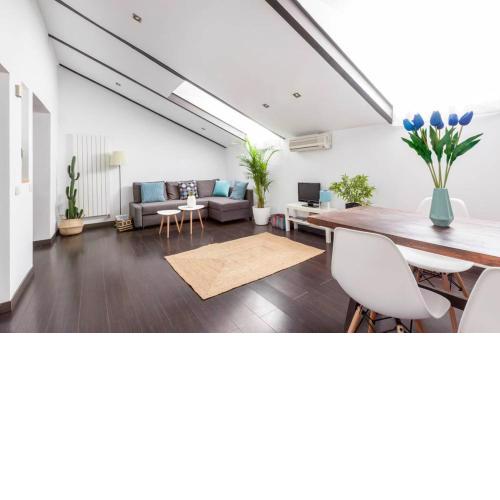 Stunning Newly refurbished loft at Malasaña's heart