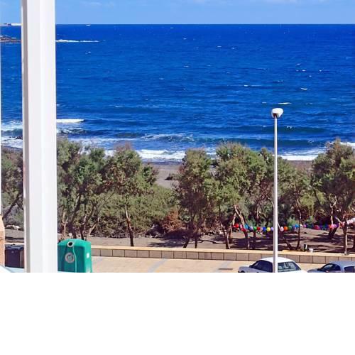 STUNNING NEWLY RENOVATED APARTMENT WITH POOL, PARKING and FAST WIFI