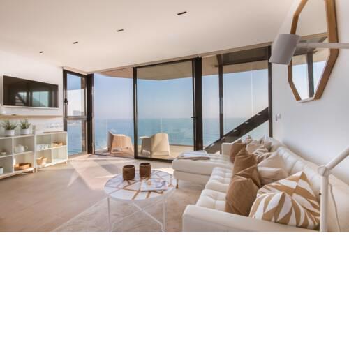 Stunning sea view hot tube posh BLUE SKY APARTMENT