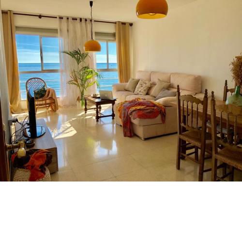 STUNNING SEA VIEW LOCAL LIFE & PARKING
