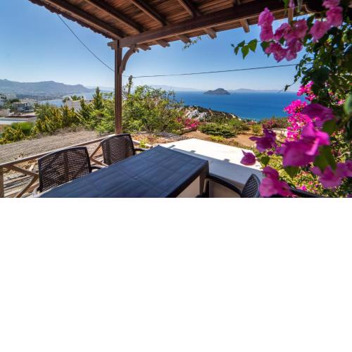 Stunning Sea View Villa w Garden 5 min to Beach