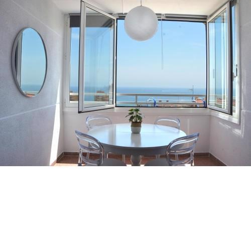 Stunning sea views at just 270 m from the beach