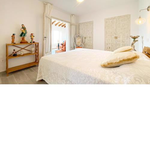 Stunning Villa with Private Pool & Mountain Views