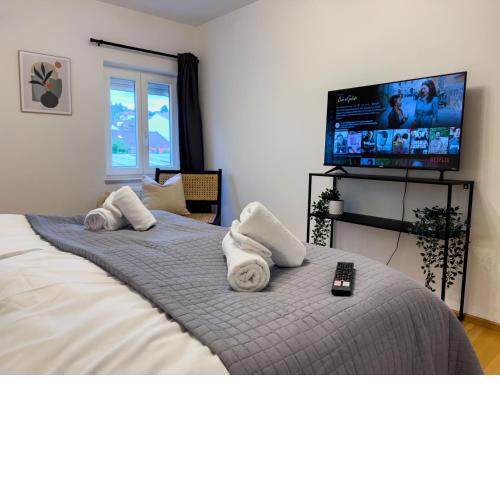 STYLISCHE ZENTRALE WOHNUNG MIT KÜCHE UND PARKPLATZ IN SEITENSTRAẞE
