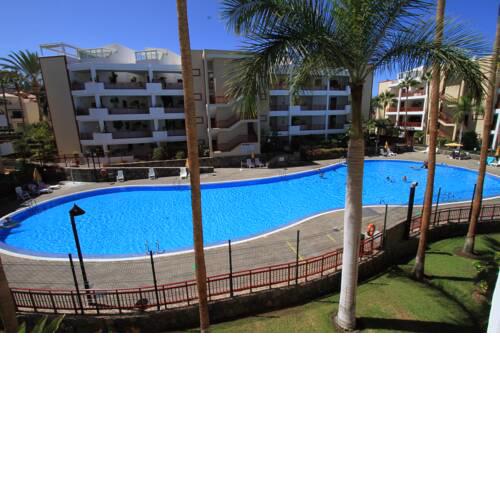 Stylish 2 bedroom apartment with sea views
