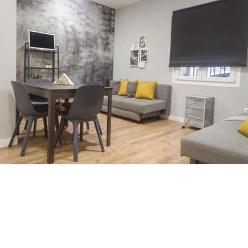 Stylish 2 bedrooms apartment next to the river