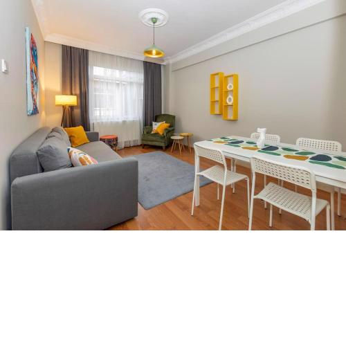 Stylish 2 BR Apt w/a Working Room in Kadıköy