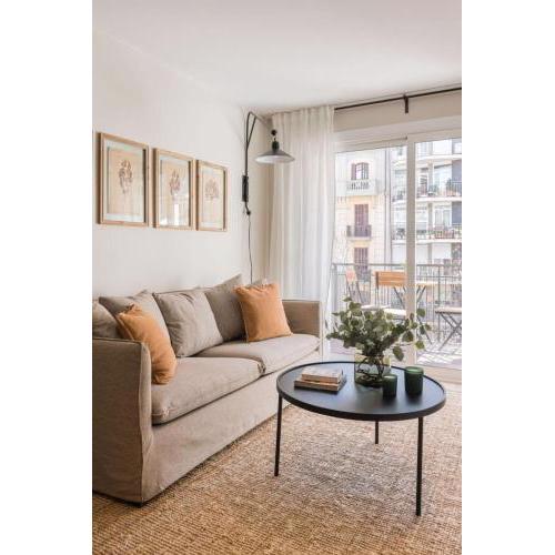 Stylish 3 Bedroom with Balcony Near La Rambla