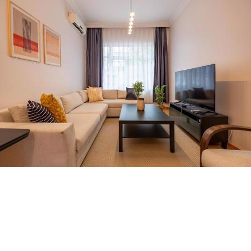 Stylish 3-BR Apartment: High Ceilings, 2 Baths