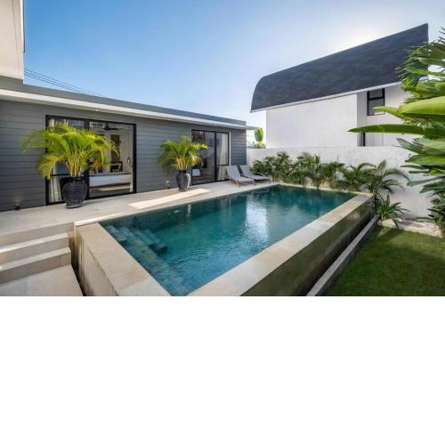 Stylish 3BR Villa Myla By Azure- Pool/Netflix/Wifi